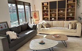 Kazanlak Large Guest House Apartment Near The Center With Full Kitchen & Dining Room, King Beds, Garden Patio, Free Parking & Self Check-In