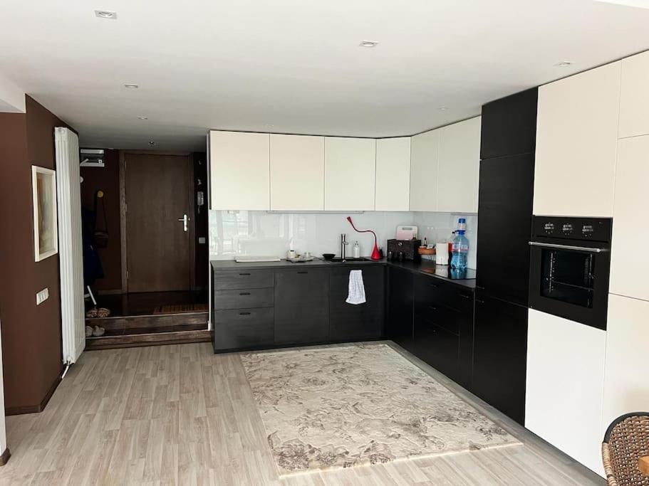 Kazanlak Large Guest House Apartment Near The Center With Full Kitchen & Dining Room, King Beds, Garden Patio, Free Parking & Self Check-In Екстериор снимка