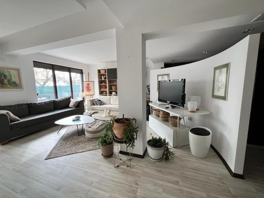 Kazanlak Large Guest House Apartment Near The Center With Full Kitchen & Dining Room, King Beds, Garden Patio, Free Parking & Self Check-In Екстериор снимка