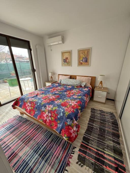Kazanlak Large Guest House Apartment Near The Center With Full Kitchen & Dining Room, King Beds, Garden Patio, Free Parking & Self Check-In Екстериор снимка