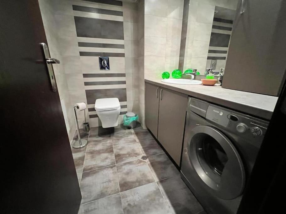 Kazanlak Large Guest House Apartment Near The Center With Full Kitchen & Dining Room, King Beds, Garden Patio, Free Parking & Self Check-In Екстериор снимка