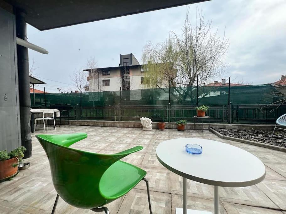 Kazanlak Large Guest House Apartment Near The Center With Full Kitchen & Dining Room, King Beds, Garden Patio, Free Parking & Self Check-In Екстериор снимка