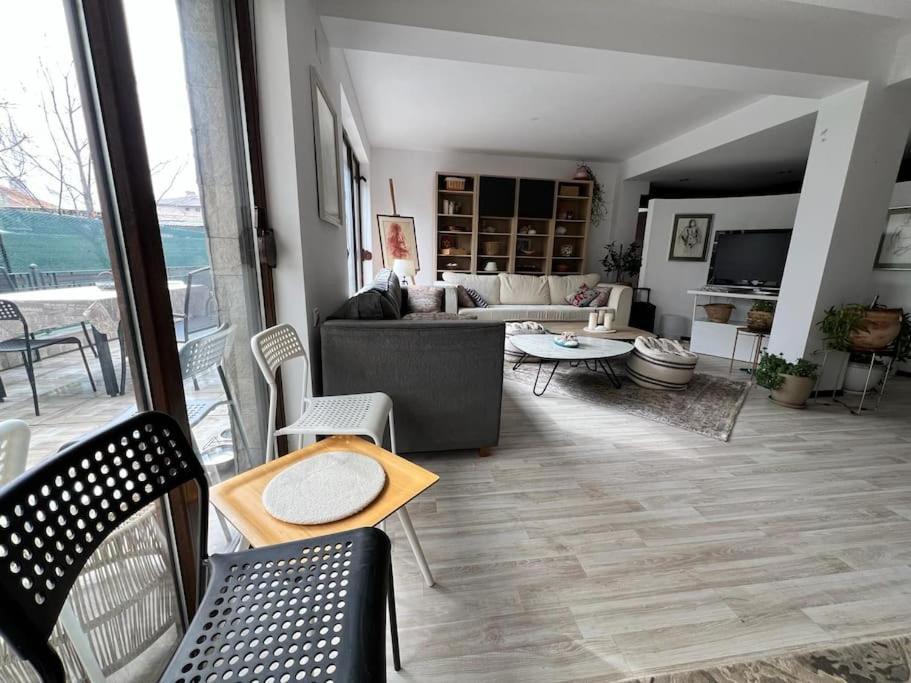 Kazanlak Large Guest House Apartment Near The Center With Full Kitchen & Dining Room, King Beds, Garden Patio, Free Parking & Self Check-In Екстериор снимка